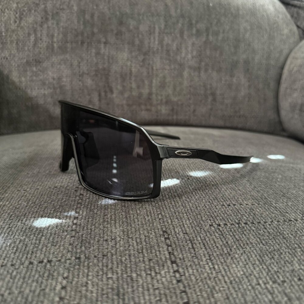 (OO9406) Oakley Sutro PRIZM Polarized Black Frame - Picture 2 of 10